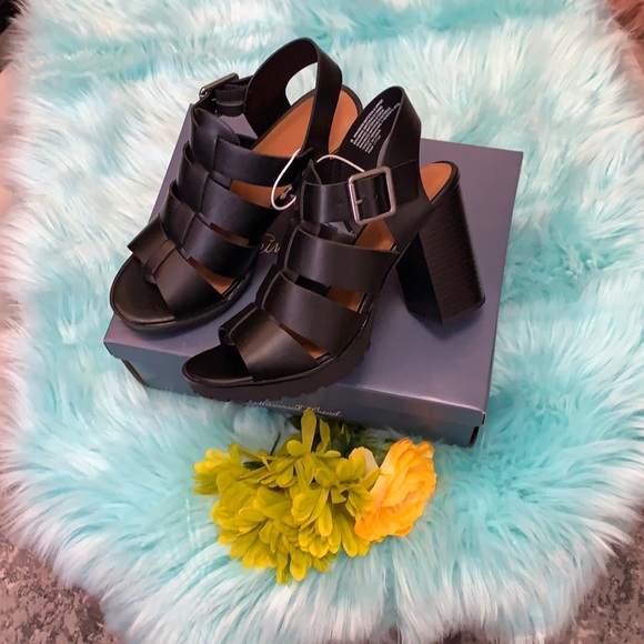 Universal Thread Shoes - NEW! Anastasia Buckle Heeled Sandals